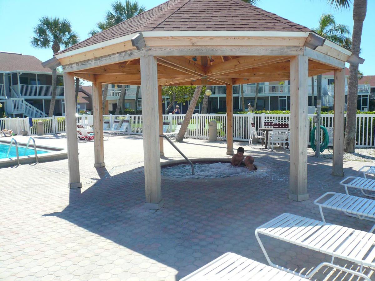 Two Bedroom Two Bath Family Condo - Sleeps Four - Unit B - Private Beach St. Petersburg Exterior photo