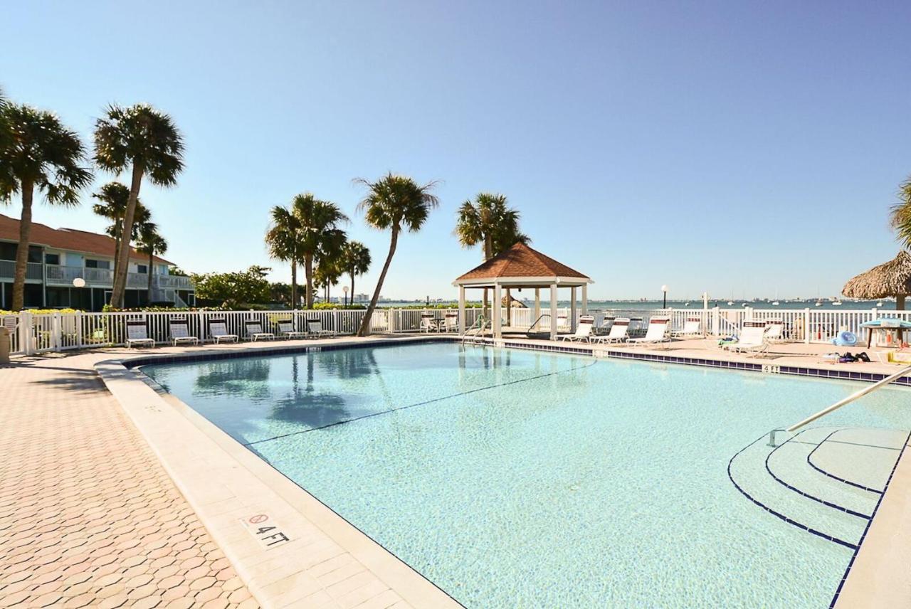 Two Bedroom Two Bath Family Condo - Sleeps Four - Unit B - Private Beach St. Petersburg Exterior photo